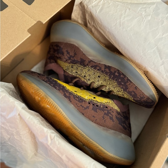 Yeezy Boost 380 - Picture 7 of 10